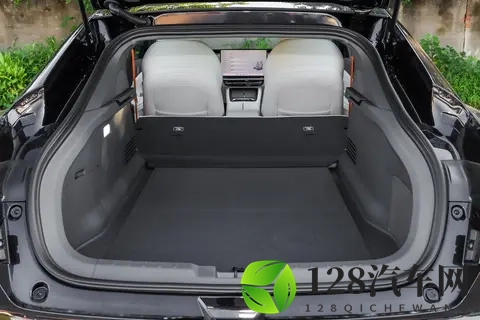 15 万级新能源轿车试驾体验:东风奕派 eπ007 + 的多面表现-3