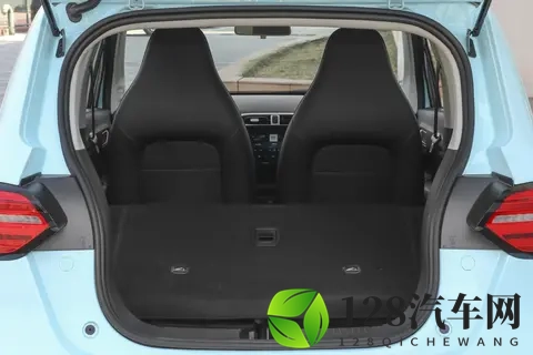 5 万级纯电家用车怎么选？零跑 T03 实测解析，帮年轻家庭精打细算-1