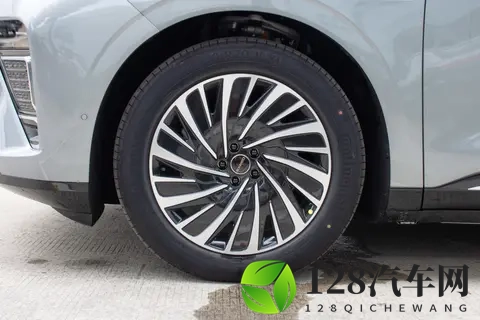 邂逅均衡之选：2025款星纪元ET增程四驱版深度体验-3