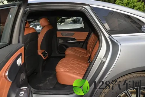 奇瑞风云A9L猎鹰700版&四座版将于明日正式上市-1