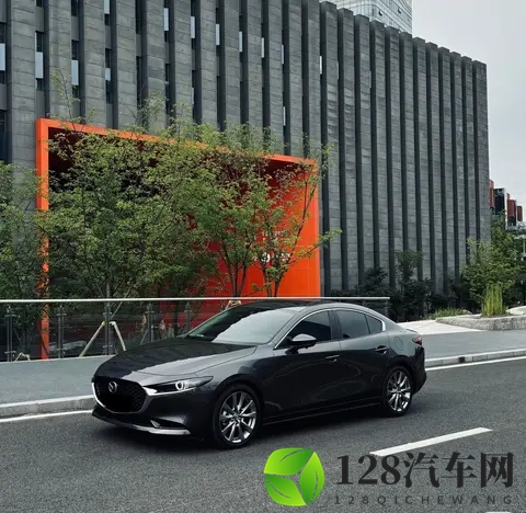 开昂克赛拉，嘴硬了3年，高速服务区被上了一课-1