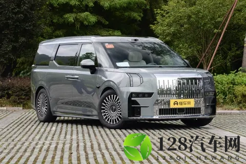 极氪009七座过道版:商务家用两不误的豪华MPV新选择-2