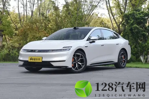 超级AI增程吉利银河 V900全球首秀-1