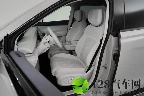 2025款星纪元ET深度体验：豪华全景大平层，值得买吗？-1