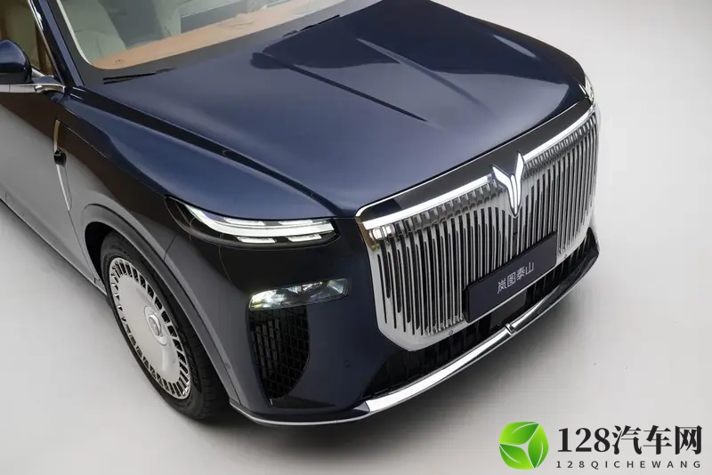 56年底蕴+华为科技造出旗舰底气，岚图泰山上市-1