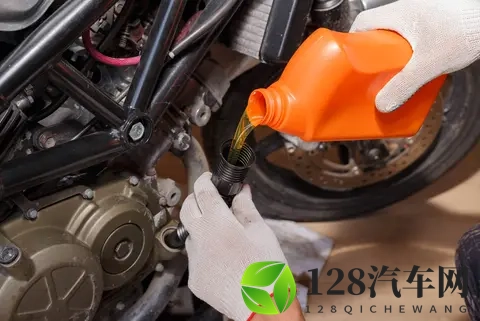 摩托车养护全攻略 从机油新标到电池保养 省下千元维修费的实用技巧-2