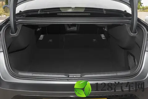 2026款领克03+:全能型性能车,适合年轻人的驾驶机器-2