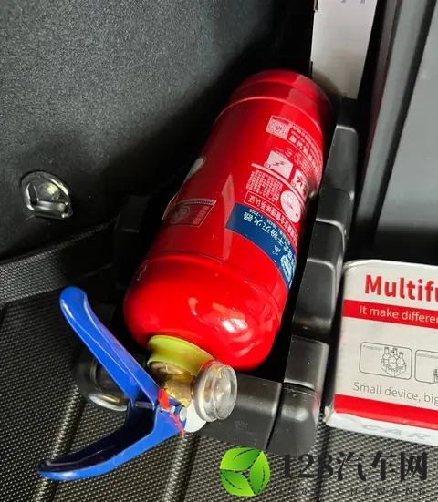 私家车需不需要放灭火器？从必须配备到不再强制标配，经历了什么-3