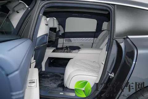 蔚来ET9：豪华与科技的碰撞，适合年轻人、商务人士和科技爱好者-3