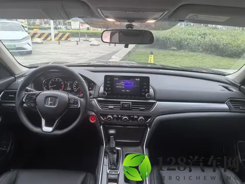 一手准新雅阁，260TURBO精英版，九万多开回家！-1