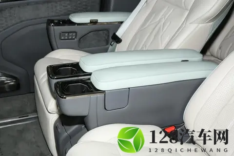 家庭MPV宠儿！七座过道版极氪009，宜商宜家实力派-3