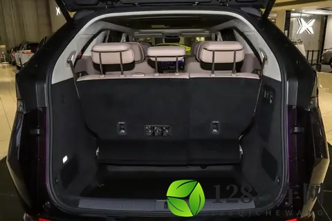 纯电续航452km，综合续航1602km，搭60L大油箱，小鹏X9增程版预售-3