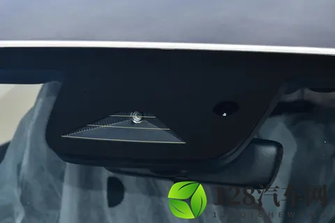 入门即高配！深度体验第三代领克03，10万级家轿的操控之选-3