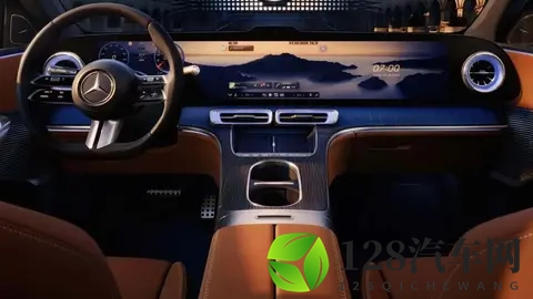 奔驰“开炮”、宝马“沉浸屏”、奥迪“新旧混搭”，谁更领先？-3