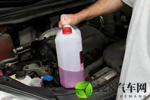 原车防冻液可以使用多少年?记住这2种情况,及时更换防冻液!-2
