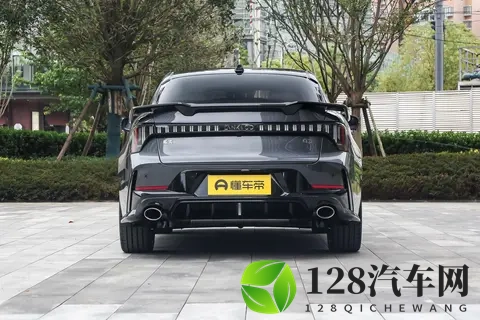 10万级家用轿车该选谁？试驾第三代领克03，全家人都满意-2