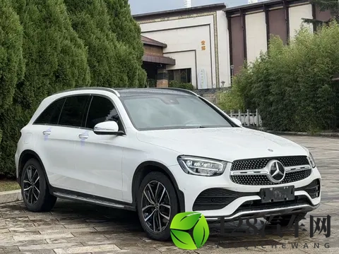 20万拿下准新奔驰GLC300L,体验豪华SUV的魅力!-1