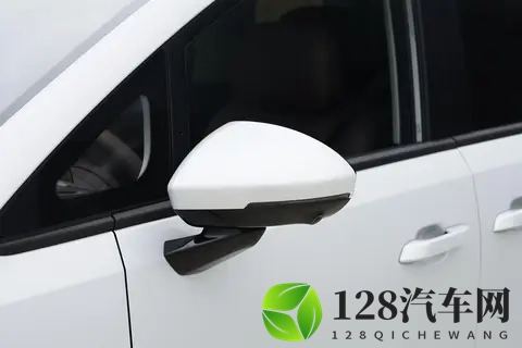 家用MPV的务实之选：深度体验五菱星光730 2025款舒适型-1