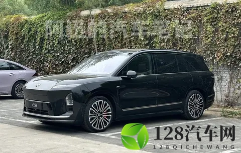 蔚来ES8的前备舱，230L大容积，用起来有多爽？-1