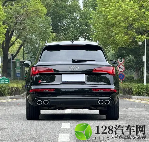 奥迪SQ5四十几万落地却乏人问津 燃油情怀撞上新能源浪潮全记录-2