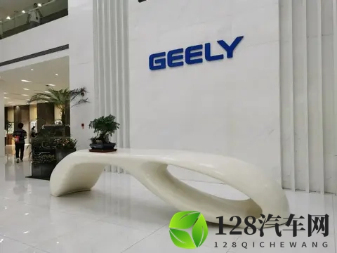 李书福“破防”！吉利成汽车界“黄埔军校”-3