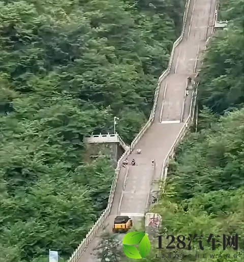 奇瑞模仿路虎爬天门山不成,硬要越野成笑话?-1