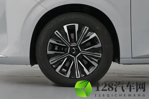 家用选车，追求性价比？这款10万级插混MPV值得一看！-1