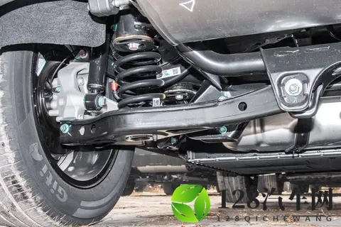 15万级硬派SUV，四驱+大空间，油耗仅63L，它颠覆你的认知-3