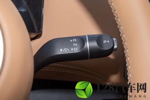 五菱星光730 PHEV体验记:螺蛳壳里做道场,家用MPV选它?-3