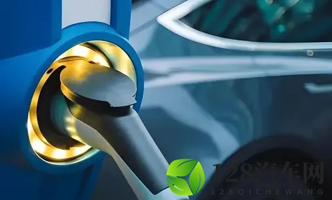 电车鄙视链真相:30万年薪的人买油车,300万年薪的人开电车-2