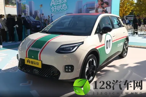 又一款新车上市，续航500km，99秒换电，499万起-2