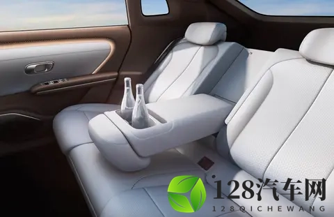 产品力全面越级,启源A06有望真正激活10-15万新能源市场-1