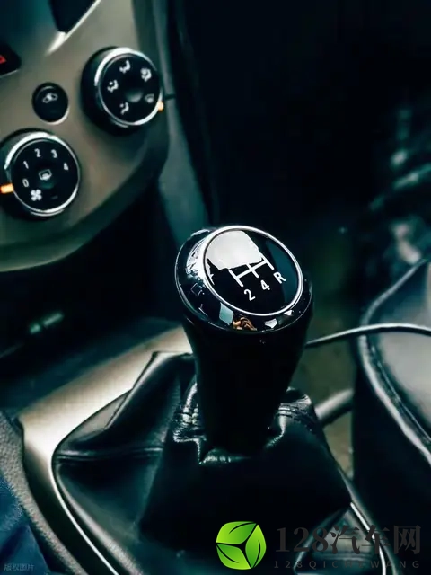 开9年手动挡换自动档，才懂手动挡3大优势，老司机舍不得丢-3