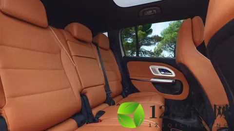 套娃设计没有惊喜,全新奔驰GLB内饰官图发布-1