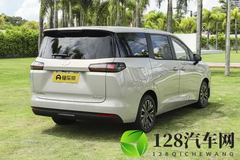 开了10多年车的老司机，为何被这款7座家用MPV星光730 PHEV圈粉？-2