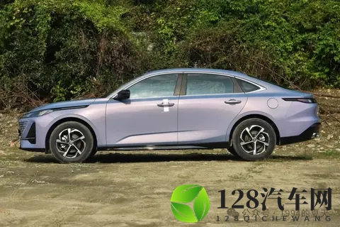 湖南小县城,收入五千,第四代逸动与第五代帝豪谁更合适?-1