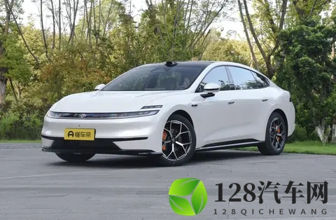 长安启源A06杀入二十万级市场，全副武装卷翻竞品？-3