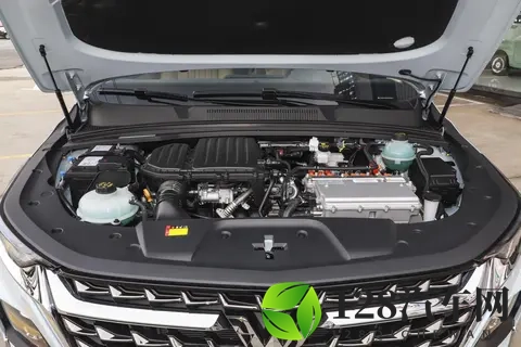 六座MPV正在成为家庭出行新宠！这两款高性价比车型，太实用-2