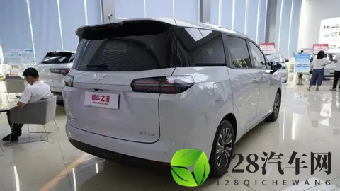 家用MPV新宠儿，五菱星光730售71万起-3