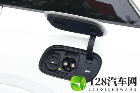 上市86天交付破3万，租电车价立减86万，这款大三排SUV适合家用-3