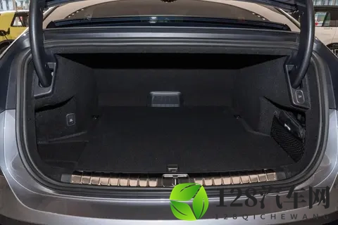 蔚来ET9怎么选才不亏？看完配置表，才知道哪个版本更值得买-3