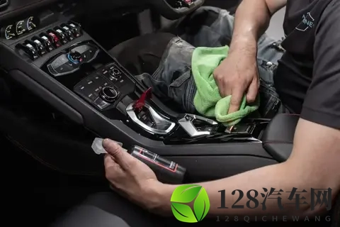 史维克斯教你如何拯救发白粘胶的汽车仪表台?-2