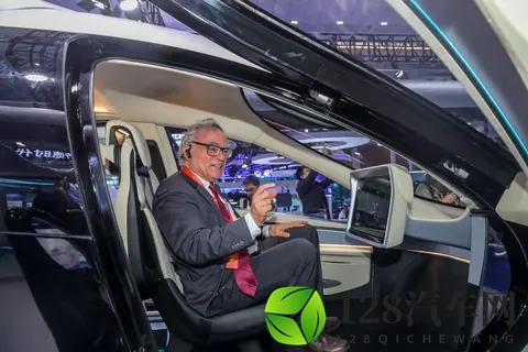 2025世界动力电池大会在四川宜宾开幕#-1