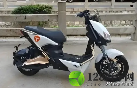 选电摩别乱买!雅迪X5这3个优势,让你通勤一周一充还倍儿有面-1