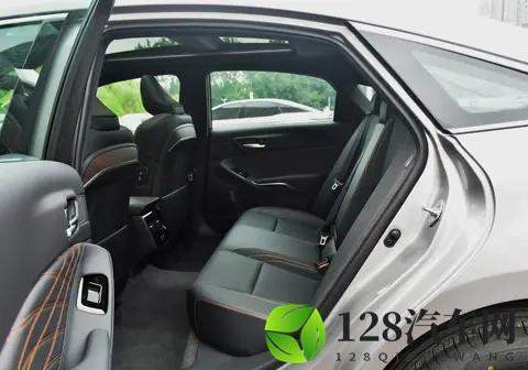 丰田亚洲龙值不值得买?看完这10条真实建议再下单!-1