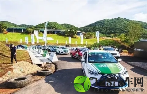 销量占比516% 开一辈子油车的我犯难:怕续航、念旧车,换不换?-1