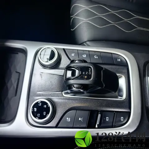 23款坦克300挑战者：圆你硬派越野梦，13万多值不值？-3