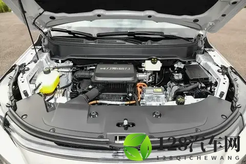 12万级插混SUV，六边形战士！230km纯电续航，超值！-3