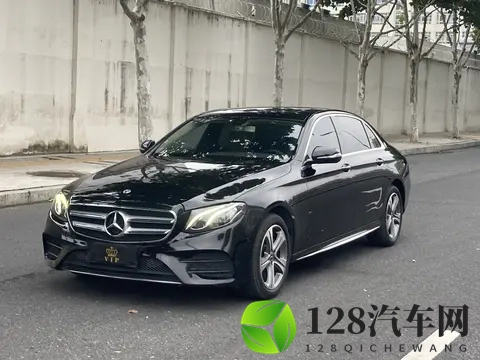 15万多拿下行政级座驾,18年一手奔驰E级香不香?-1