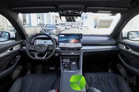 配置对标20万级？10万级燃油家轿给出了答案-3